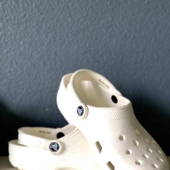 white crocs size 7